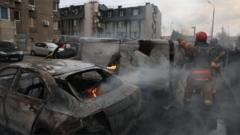 последствия сбития дрона в Киеве - сгоревшие машины