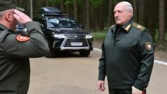 Александр Лукашенко в военной форме