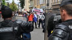 Митинг в Дижоне в июне после волнений, связанных с нападением на членов чеченской общины