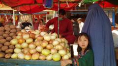 Афганки на рынке.