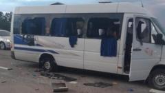 На Харківщині "розстріляли" мікроавтобус з людьми. Що відомо