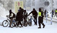Мигранты на погранпереходе Салла в Финляндии