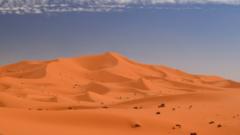 La dune de Lala Lallia, au Maroc, mesure 100 m de haut.