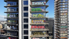 Luksuzni soliteri u Los Anđelesu osvanuli prekriveni grafitima