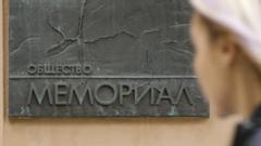 Табличка офиса "Мемориал"