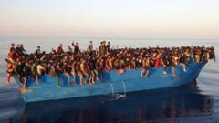 Лодка, на которой находились мигранты, могла затонуть