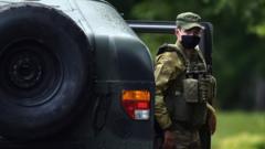 Военнослужащий внутренних войск на въезде в Минск