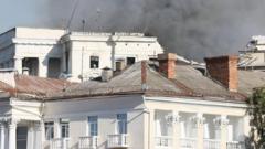 Дым над штабом Черноморского флота в Севастополе