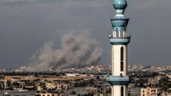 Израиль наносит удары по окрестностям города Рафах