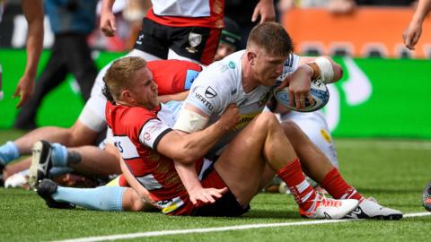 Jacques Vermeulen about to score under a tackle from Chris Harris