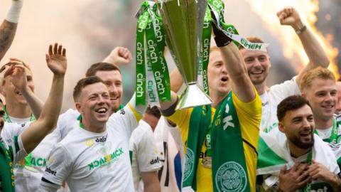 Celtic lift trophy