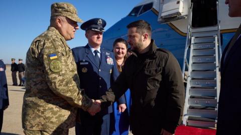 President Zelensky arriving in Washington with US Air Force plane behind him