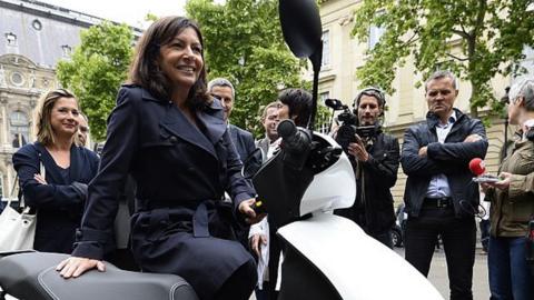 Paris Mayor Anne Hidalgo (C) poses near a scooter (file pic 2015)