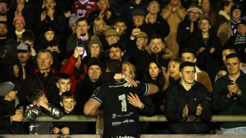 Ospreys fans