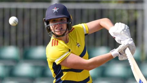 Alice Davidson-Richards batting for South East Stars