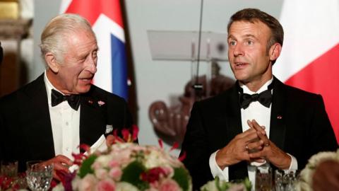 The King and Macron in tuxes at a dinner