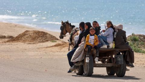 Palestinians fleeing north Gaza along the coast