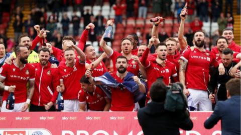 Wrexham players celebrate promoyion