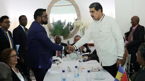 Venezuelan President Nicolas Maduro (left) and the President of Guyana Irfaan Ali (right)