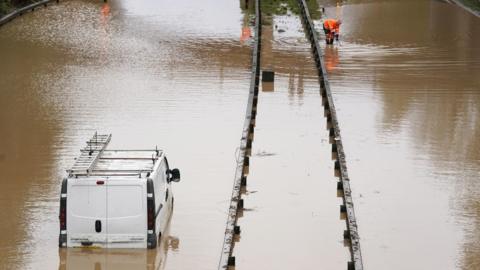 Van stranded in flash floods in Spine Road