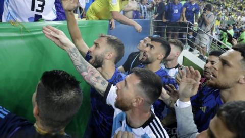 Lionel Messi speaking to police and fans to try and calm the situation