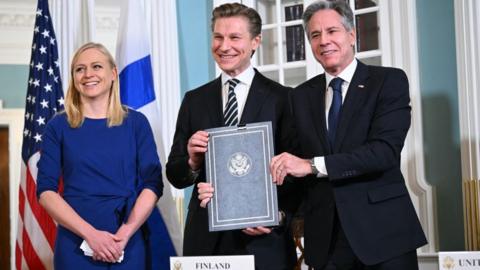 Finnish Foreign Minister Elina Valtonen and Defence Minister Antti Hakkanen with US Secretary of State Antony Blinken after signing of agreement