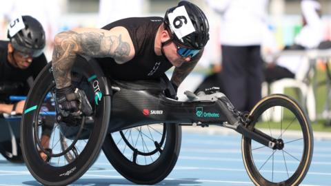 David Weir races in his new chair at the Dubai Grand Prix