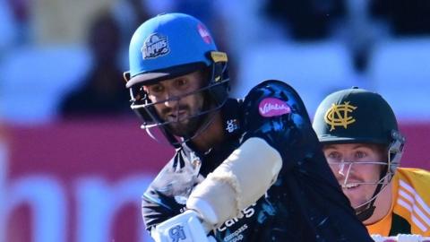 Brett D'Oliveira in action for Worcestershire Rapids