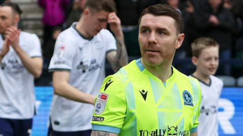 John Fleck walks out as a Blackburn player for the first time