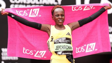 Peres Jepchirchir celebrates winning the women's elite race at the 2024 London Marathon