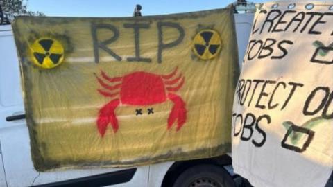 Placard with a crab on