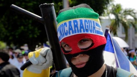 Demonstrators protest against Nicaraguan government in Managua on May 9, 2018. Thousands march Wednesday demanding justice and democracy in a new demonstration against Daniel Ortega's gonvernment.
