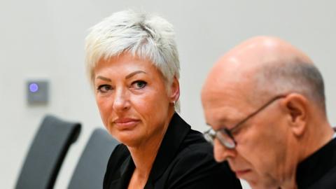 Ria van der Steen and her lawyer in the courtroom