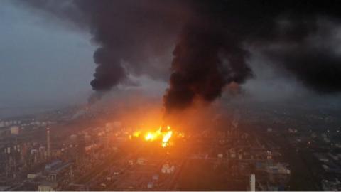 Fire and black smoke Shanghai