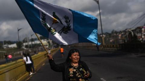 A protester with a flag during the eighth consecutive day of protests demanding the resignation of the attorney general Consuelo Porras, and the leadership of the Public Ministry, in Guatemala City, Guatemala, 09 October 2023.