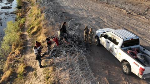 EL PASO, TEXAS, US - MARCH 3: Migrants attempting to cross the North American side of the border between El Paso and Ciudad Juarez, Mexico in Texas, United States on March 3, 2024.The Texas government continues to increase security on the border between El Paso and Ciudad Juarez, with a new metal barrier that already extends more than 2.5 kilometers across the Rio Grande.