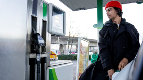 Man fills car at petrol pump