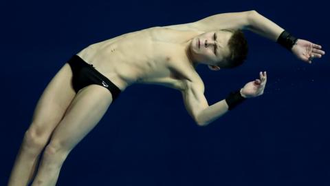 Oleksii Sereda mid-dive