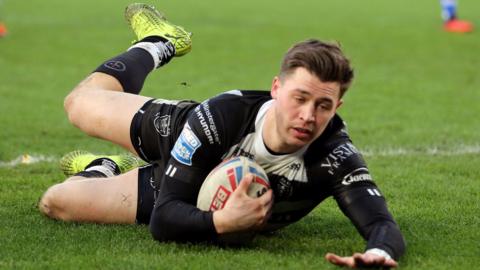 Jamie Shaul scores a try for Hull FC