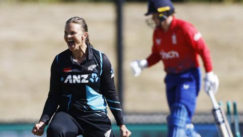 Suzie Bates celebrates wicket