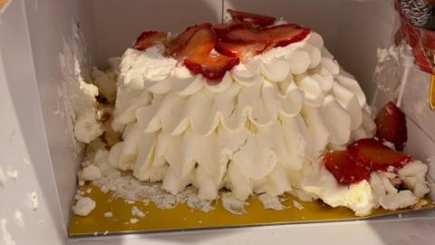 Takashimaya strawberry Christmas cake