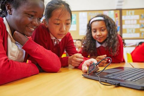 School pupils using micro:bit