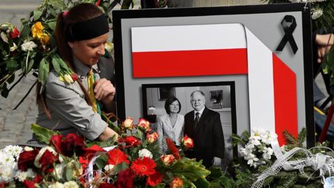 Memorial in Warsaw for late Polish President Lech Kaczynski and his wife Maria, 11 Apr 10