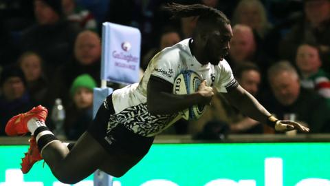 Bristol's Gabriel Ibitoye dives for a try