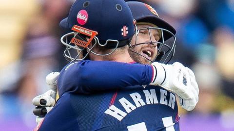 Essex skipper Simon Harmer hit the winning six but Matt Critchley was man of the match in the T20 Blast first semi-final win over Hampshire