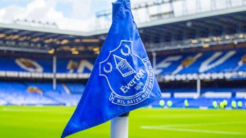 Corner flag with Everton branding