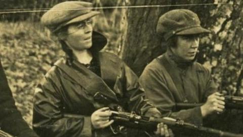 Linda Kerns, Eithne Coyle and Mae Burke at rifle practice in Duckett’s Grove, Carlow