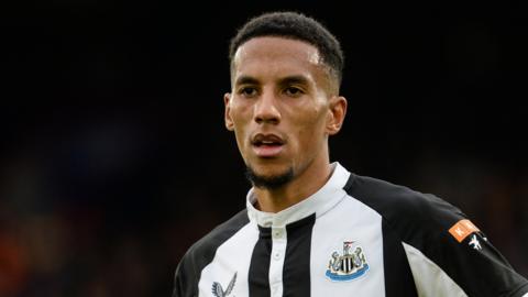 Isaac Hayden playing for Newcastle