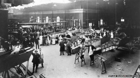 Workers at HH Martyn, Gloucester, during World War One