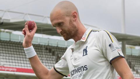 Oliver Hannon-Dalby took five wickets for Warwickshire